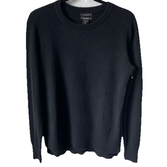 Halogen Women Black 100% Cashmere Crew Neck Sweater Size Medium w/side slits - Picture 4 of 6